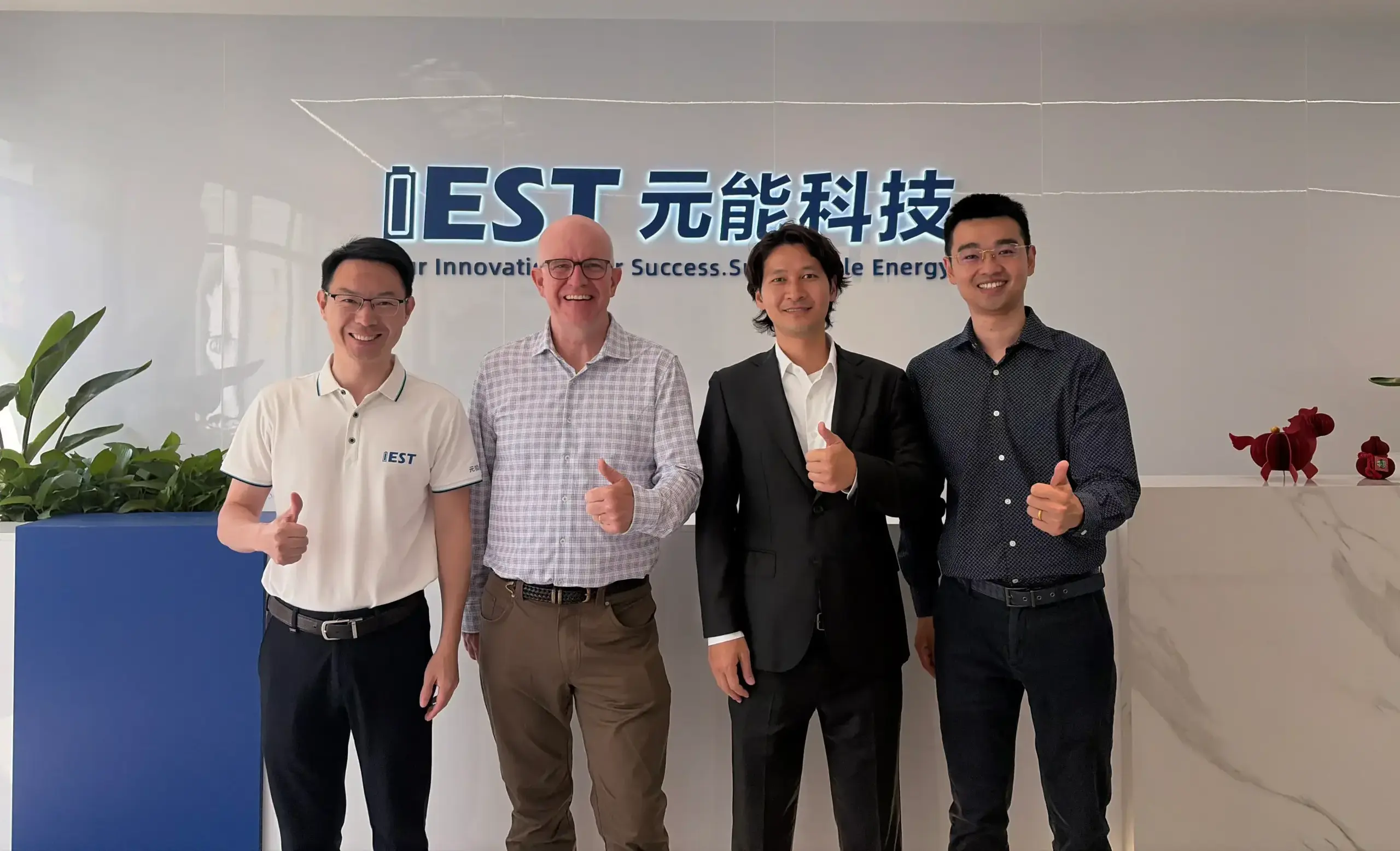 Strategic Partnership|IEST Instrument and TeraView Join Forces to Advance Battery Electrode Inspection 1 IEST Instrument and TeraView representatives at IEST Instrument's office in China, following the agreement establishing IEST Instrument as TeraView's official partner for terahertz battery electrode inspection in the domestic market.